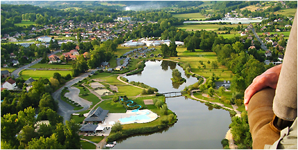 La ville d'Objat vue du ciel en montgolfière