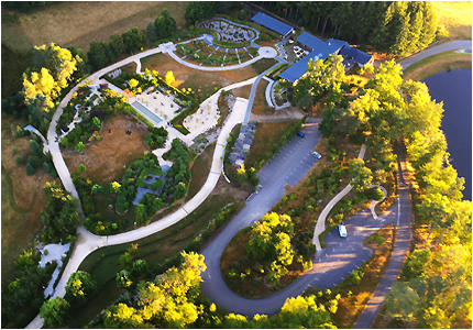 Les jardins SOTHYS à Auriac vue depuis la montgolfière de Corrèze montgolfière