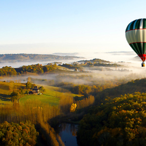 Montgolfière en automne en Correze