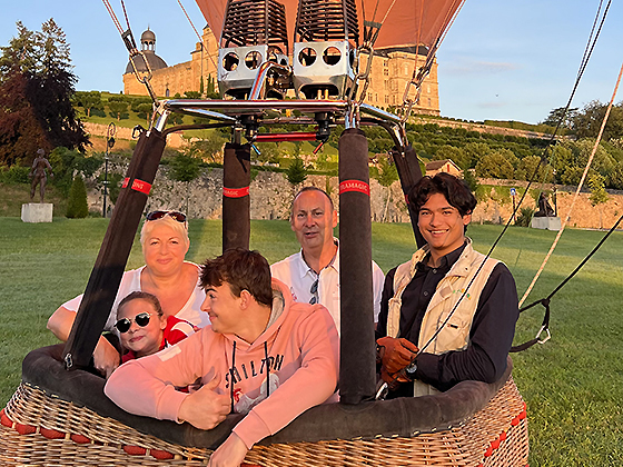 Vol exclusif de 4 passagers en montgolfière au départ de Hautefort en Dordogne.