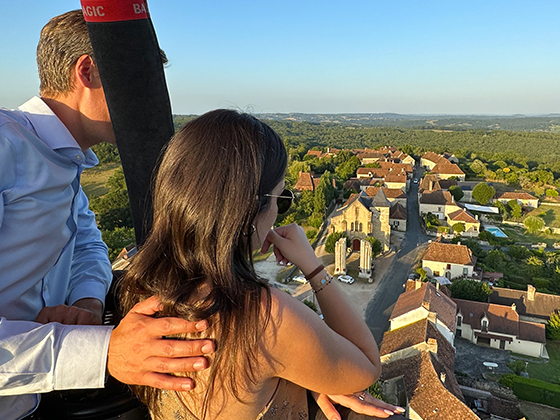 Couple dans la montgolfière